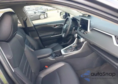 2024 Toyota Rav4 Xle Premium z USA, uszkodzony, nr VIN 2T3A1RFV3RC462216